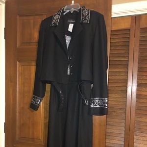 Long pantsuit with cropped blazer